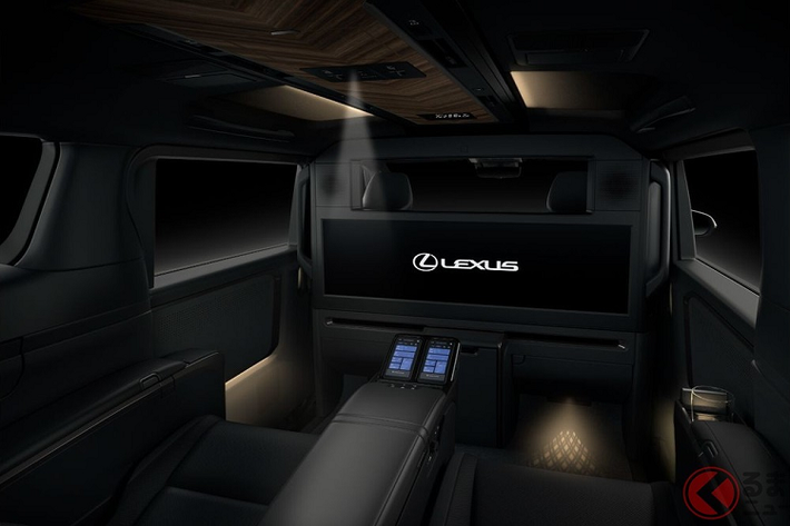 Đáng tiếc là hãng Lexus chưa hé lộ thêm thông tin về hệ truyền động PHEV này. Do đó, chưa rõ Lexus LM 450h+ sẽ dùng động cơ xăng 2.5L hay 3.5L. Trong khi đó, tại thị trường ngoài Trung Quốc, xe có thêm phiên bản LM 350h với hệ truyền động hybrid, bao gồm mấy xăng Dynamic Force 4 xi-lanh, dung tích 2.5L và mô-tơ điện.