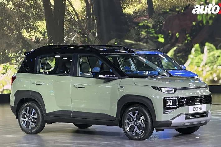 So với Kia Sonet, mẫu xe này ngắn hơn 305 mm, hẹp hơn 80 mm, thấp hơn 11 mm và chiều dài cơ sở kém 50 mm. Bên cạnh đó là chiều cao gầm 185 mm, thấp hơn 20 mm so với Kia Sonet.
