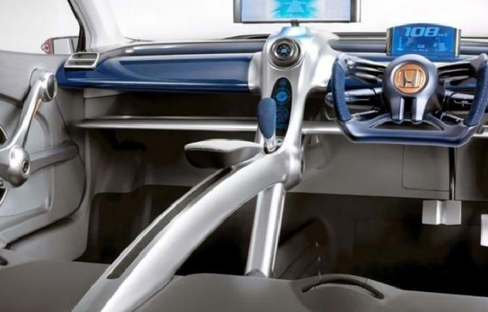 Honda IMAS (2003) Được giới thiệu tại triển lãm ôtô Tokyo 2003, mẫu concept Honda IMAS mang đến cho người dùng nhiều bất ngờ. Bên trong xe, các bộ phận như bảng điều khiển, vô lăng, bảng điều khiển trung tâm và các tấm cửa dường như lấy cảm hứng từ bộ xương người. Đó là một thiết kế hấp dẫn tuy không được đánh giá cao và chưa bao giờ vượt qua giai đoạn ý tưởng.