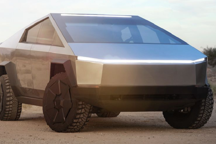 Tuy chậm chân hơn các đối thủ nhưng Tesla Cybertruck lại có điểm nhấn nằm ở thiết kế ngoại thất hoàn toàn khác biệt, rất tương lai và hấp dẫn khách hàng ngay từ cái nhìn đầu tiên. Dẫu vậy, có vẻ như Tesla đang gặp vấn đề trong việc đưa ý tưởng đó vào thực tế.