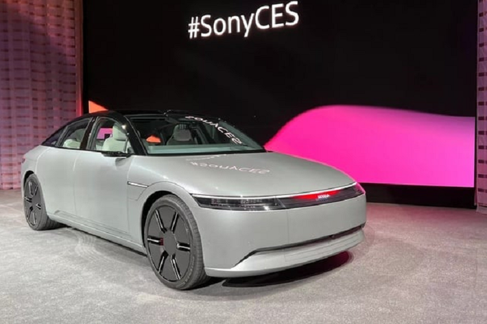 Trung tâm gian hàng Sony Honda Mobility tại CES 2023 là nguyên mẫu Afeela Sedan tự lái hiện đại, sang trọng, dày đặc công nghệ, với mốc bán ra tại Bắc Mỹ dự kiến vào năm 2026.