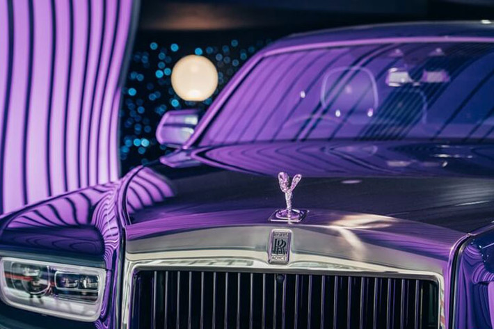 Như vậy, trong số 20 xe Rolls-Royce Phantom Tempus sản xuất toàn cầu đã có chiếc xe về Asean. Những chiếc xe siêu sang Rolls-Royce Phantom bản giới hạn luôn nhận được sự quan tâm của các đại gia Việt, và nhiều dân chơi xe siêu sang cũng mong được sở hữu mẫu xe này.