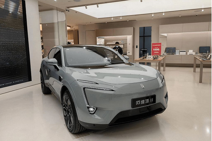 Avatr Technology được thành lập vào năm 2021, tiền thân là công ty Changan Nio New Energy Automotive Technology - liên doanh giữa Changan và Nio. Avatr 11 được giới thiệu lần đầu tiên vào hồi tháng tháng 8/2022. Và mới đây, chiếc SUV điện Avatr 11 đã được hãng bổ sung thêm phiên bản nâng cấp có mức giá “hạt dẻ” hơn.
