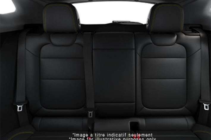 Bên trong Hyundai Elantra 2024 là không gian nội thất gần như được bê nguyên từ phiên bản cũ sang. Xe vẫn sở hữu bảng đồng hồ kỹ thuật số nối liền với màn hình cảm ứng trung tâm như trước. Trong khi đó, ghế của xe có thêm màu mới và dòng chữ "Avante" ở bên cạnh.