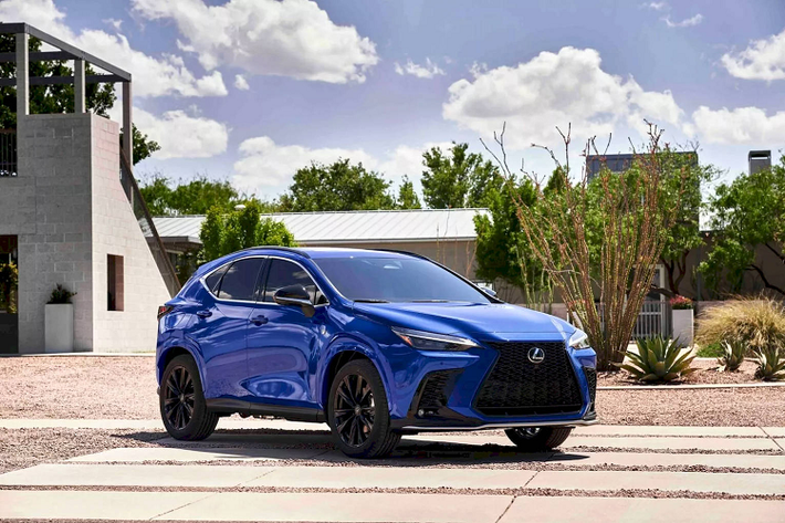 Lexus NX 2024 mới tiếp tục được cung cấp 4 lựa chọn hệ truyền động khác nhau, bao gồm các tùy chọn hybrid và plug-in hybrid.