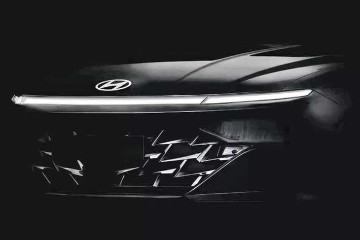 Cách đây vài ngày, hãng Hyundai Ấn Độ đã tung ra những hình ảnh "úp mở" đầu tiên của mẫu xe Verna hay còn gọi là Accent ở Việt Nam lên trang web chính thức. Chẳng bao lâu sau đó, ngày ra mắt chính thức của Hyundai Accent 2023 mới ở thị trường Ấn Độ đã được công bố.