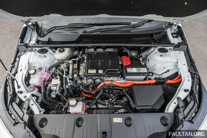 Tại Malaysia, UMW Toyota Motor (UMWT) cũng áp dụng chiến lược tương tự với việc ra mắt những dòng xe Hybrid mới như Corolla Cross Hybrid và Innova Zenix Hybrid. Cũng như từng giới thiệu Prius vào năm 2009 và Prius C vào năm 2012.