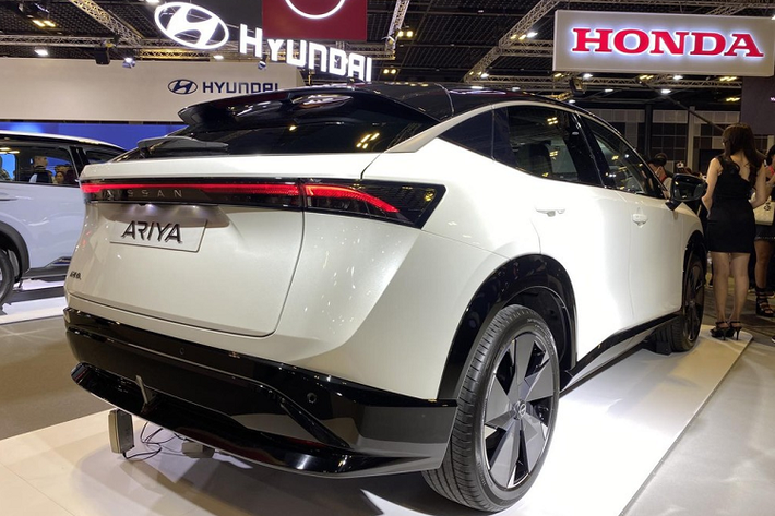 Tin đồn này xuất phát từ việc Nissan Ariya được đăng ký bảo hộ kiểu dáng công nghiệp tại Việt Nam. Tuy nhiên, chẳng bao lâu sau đó, Nissan Việt Nam đã khẳng định chưa có kế hoạch phân phối mẫu xe điện này.