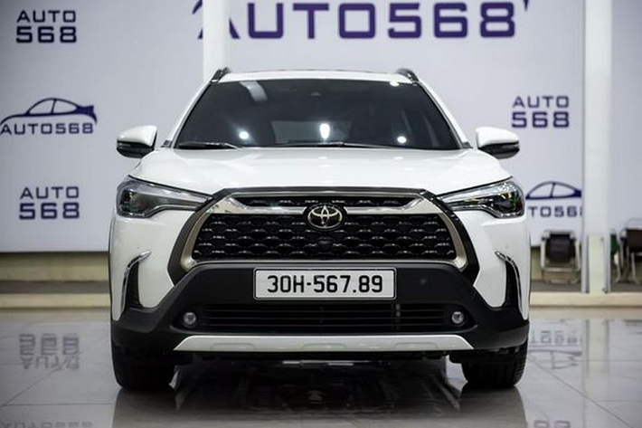 Mới đây, cộng đồng mạng lại được một phen xôn xao trước thông tin một chiếc Toyota Corolla Cross biển số san bằng tất cả đang được rao bán. Cụ thể, chiếc SUV trong bài thuộc bản 1.8V 2023 có BKS “30H-56789”.