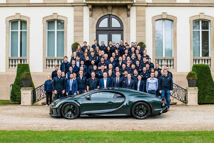 Trong số 80 chiếc Bugatti sản xuất vào năm ngoái có vài xe ấn tượng, chẳng hạn như chiếc Chiron thứ 400 xuất xưởng, cũng như giao 9 chiếc Chiron Super Sport 300+, hay 10 chiếc Centodiecis cũng đã được lắp ráp và giao hàng, và tất cả các mẫu Chiron cũng như Chiron Sport dành cho thị trường châu Âu cũng đã được giao.