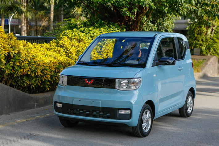 Trong khi đó, Chery QQ Ice Cream có giá bán chỉ từ 39.900 - 57.500 Nhân dân tệ (138 - 199 triệu đồng); Chery Ant là 79.900 - 103.000 Nhân dân tệ (276 - 356 triệu đồng); Changan E-Star là 78.900 - 84.900 Nhân dân tệ (273 - 294 triệu đồng); và Changan Lumin là 48.900 - 63.900 Nhân dân tệ (169 - 221 triệu đồng).