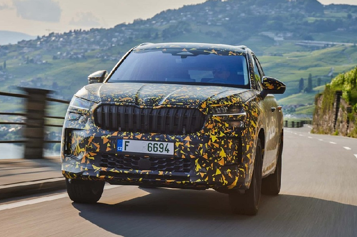 Theo kế hoạch, vào cuối năm nay, thương hiệu Skoda sẽ chính thức tung ra thế hệ mới của dòng xe Kodiaq. Trước thời điểm đó, hãng Skoda đã công bố hình ảnh "úp mở" và những thông tin đầu tiên của mẫu SUV hạng trung này. Theo đó, ở thế hệ thứ hai, Skoda Kodiaq 2024 mới sẽ có tổng cộng 5 tùy chọn động cơ.