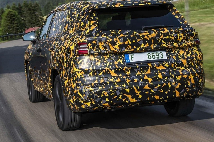 Không chỉ thay đổi thiết kế, Skoda Kodiaq thế hệ thứ hai còn được điều chỉnh cả kích thước với chiều dài 4.758 mm, chiều rộng 1.864 mm, chiều cao 1.657 mm và chiều dài cơ sở 2.791 mm. So với thế hệ cũ, xe dài hơn 61 mm ở bản 5 chỗ và 59 mm ở bản 7 chỗ trong khi các thông số kích thước còn lại giữ nguyên.