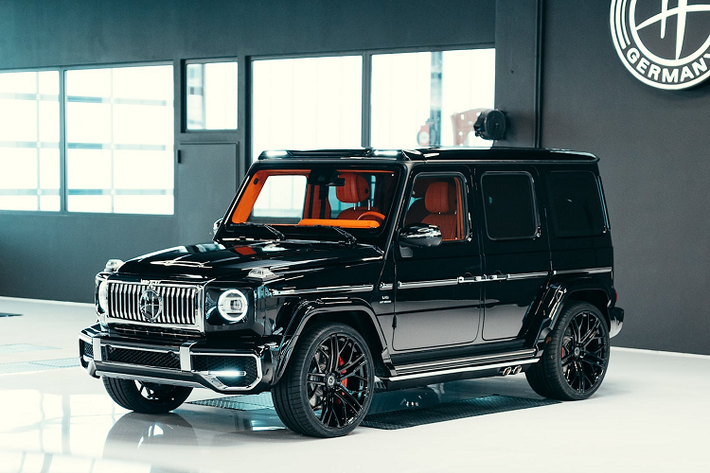 Hofele đã thông báo về việc thành lập trụ sở mới tại Stuttgart, ngay cạnh nhà máy Sindelfingen của Mercedes. Để ăn mừng, công ty sẽ trưng bày chiếc xe đầu tiên do khách hàng đặt hàng đã được chế tạo ở cơ sở mới. Được phát triển dựa trên chiếc Mercedes-AMG G63 vạn người mê.