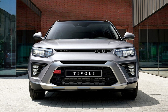 Ở phiên bản mới, mẫu SUV cỡ B này được thay đổi nhẹ về mặt thiết kế ngoại thất. Đây là phiên bản nâng cấp giữa vòng đời thứ 2 của mẫu xe này ở thị trường Hàn Quốc.