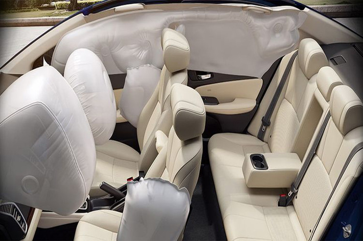 Ở phiên bản máy xăng, mẫu xe Honda City 2023 sẽ vẫn dùng phanh đĩa trước và phanh tang trống sau. Trong khi đó, Honda City e:HEV 2023 được trang bị phanh đĩa trên cả 4 bánh.