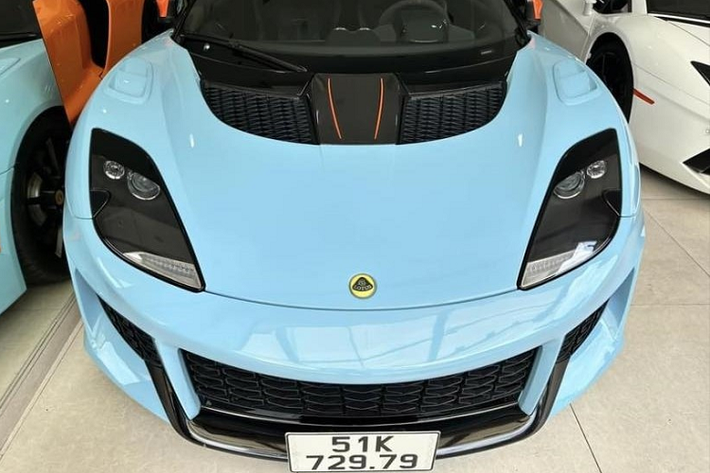 Vào năm ngoái, giới mê xe khá bất ngờ khi các công ty nhập khẩu tư nhân đã đẩy mạnh việc nhập khẩu các mẫu xe thể thao, phong cách xe đua của hãng Lotus về Việt Nam, đó là Lotus Exige Sport 420 Final Edition, Lotus Exige Sport 420 Final Edition và cuối cùng là Lotus Evora GT hàng hiếm, tất cả đều có điểm chung là chưa có xe thứ 2 tại Việt Nam.