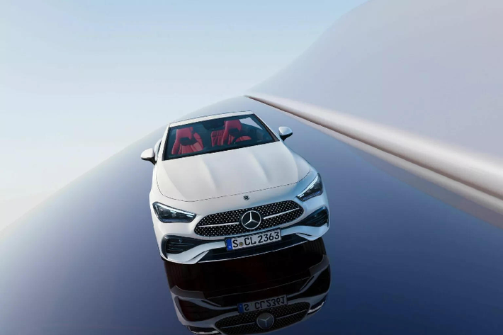 CLE Cabriolet dự kiến ra mắt vào cuối năm 2023 này cùng thời điểm với CLE Coupe. Các bản hybrid cắm sạc và AMG hiệu năng cao có thể xuất hiện trong năm 2024. Mẫu xe này sẽ cạnh tranh cùng với BMW 4-Series Convertible và Audi A5 Cabriolet.
