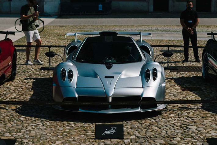 Kể từ khi mới thành lập đến lúc này, Pagani vẫn chưa bán được quá 500 xe. Vì lẽ đó, nhiều khả năng trong những sự kiện kỷ niệm lớn về sau này, người hâm mộ vẫn sẽ được bắt gặp những chiếc hypercar với động cơ V12 và số lượng hạn chế như ngày nay.
