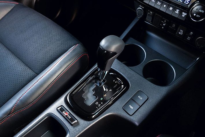Hiện Toyota Vios đang được bán ở Thái Lan với 4 phiên bản và giá bán dao động từ 549.000 - 699.000 Baht (khoảng 363 - 462 triệu đồng). Tuy từng bị dính bê bối gian lận thử nghiệm an toàn của Daihatsu nhưng mẫu sedan hạng B này vẫn bán chạy như tôm tươi ở thị trường Thái Lan.
