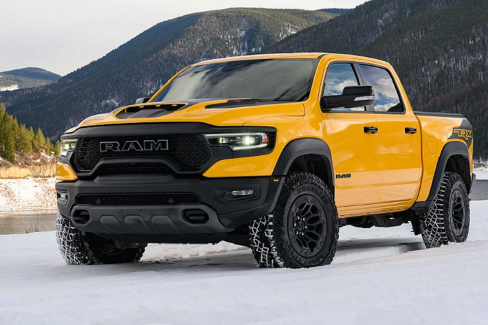 RAM 1500 TRX Havoc Edition 2023 mới là phiên bản đặc biệt đến từ thương hiệu bán tải Mỹ, bên cạnh những biến thể ra mắt trước đây như TRX Sandblast Edition hay TRX Ignition Edition. Điểm đặc biệt của phiên bản này là nước sơn ngoại thất màu vàng Baja Yellow cùng bộ mâm địa hình đặc trưng kích thước 18 inch.