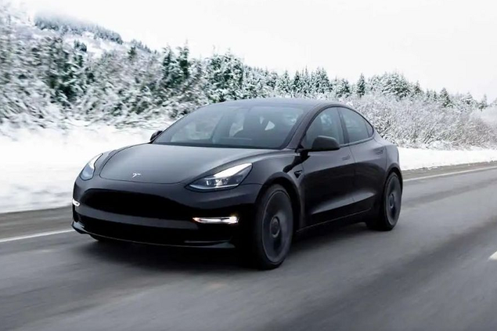 Hãng truyền thông địa phương Sina đưa tin vào ngày 10/1 rằng Tesla đã nhận được 30.000 đơn đặt hàng tại Trung Quốc trong vòng ba ngày sau khi thông báo giảm giá xe điện Tesla.