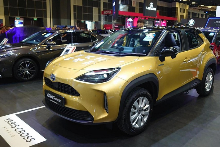 Toyota Yaris Cross là mẫu SUV đô thị đã lần đầu tiên trình làng vào hồi tháng 4/2020. Đến đầu năm 2021, mẫu xe này đã ra mắt thị trường Singapore với 2 phiên bản Active và Excite. Trong triển lãm Ô tô Singapore 2023 hiện đang diễn ra tại đảo quốc sư tử, Toyota Yaris Cross 2023 mới tiếp tục được mang đến trưng bày.
