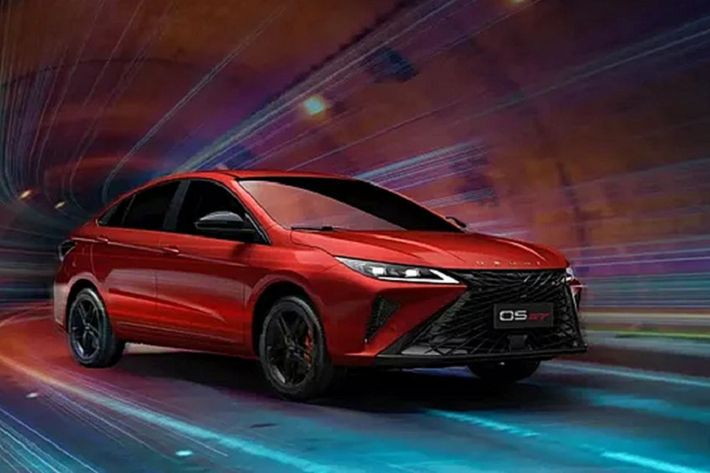 Mẫu sedan 4 cửa Omoda O5 GT 2023 mới trên thực tế là phiên bản cập nhật của Chery Arrizo 5 GT, ra mắt tại Trung Quốc vào năm ngoái. Mẫu xe này có thiết kế phần đầu xe được đánh giá là rất giống các mẫu xe của thương hiệu Lexus.
