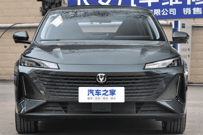 Changan là nhà sản xuất xe ôtô nội địa lớn thứ 4 tại Trung Quốc, họ luôn mang đến cho khách hàng nhiều dòng xe để lựa chọn, trong đó, mới đây nhất, hãng xe có trụ sở chính đặt tại thành phố Trùng Khánh đã tiết lộ về việc đã cho bán dòng sedan Changan Yida 2023 mới.