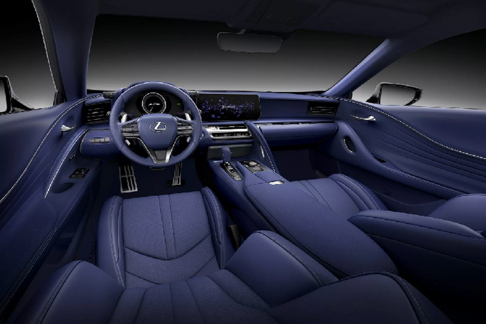 Xây dựng trên Lexus Driving Signature, cả hai mẫu LC 500 phiên bản đặc biệt đều có bộ vi sai trượt giới hạn Torsen tiêu chuẩn và hệ thống treo hiệu suất phía sau góp phần tăng phản ứng của xe và cảm giác lái xe tinh tế hơn.