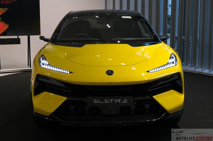 Ở thị trường Thái Lan, giá xe Lotus Eletre bản S và R lần lượt 5,89 triệu Baht (khoảng 3,95 tỷ đồng) và 6,59 triệu Baht (4,42 tỷ đồng). So với xe ở Malaysia có giá từ 578.000 - 798.000 RM (khoảng 3 - 4,15 tỷ đồng), Lotus Eletre tại Thái Lan đắt hơn đáng kể. Xe được sản xuất tại Trung Quốc và nhập khẩu nguyên chiếc vào Thái Lan.