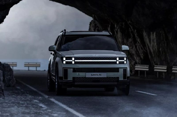 Theo đó, Lada là hãng xe dẫn đầu đội hình xe già nhất với tuổi thọ trung bình của dải sản phẩm là 21,6 tuổi. Theo sau là hàng loạt cái tên như: Mini (8,1 tuổi, xếp thứ 6), Tesla (7,9 tuổi, xếp thứ 7), Mitsubishi (7,3 tuổi, xếp thứ 9) và Nissan (7,3 tuổi, vị trí thứ 9) lọt top các hãng xe chậm nâng cấp.