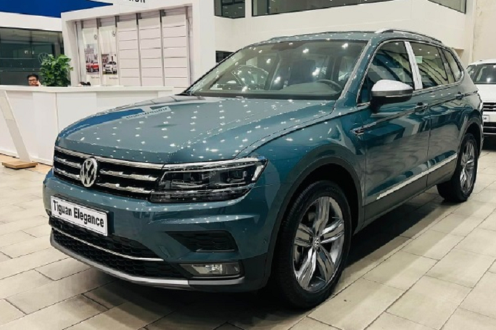 Nhằm xả bớt hàng tồn, các mẫu Volkswagen Tiguan Allspace tại Việt Nam phiên bản sản xuất năm 2021 đang được các đại lý ưu đãi từ 200 - 250 triệu đồng. Một số nơi còn hỗ trợ đến 302 triệu đồng cho phiên bản Tiguan Allspace Luxury S.