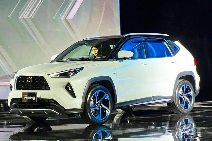 Cuối cùng là hệ thống treo độc lập MacPherson phía trước và hệ thống treo bán độc lập dầm xoắn phía sau, tương tự các mẫu xe dùng cơ sở gầm bệ DNGA khác.