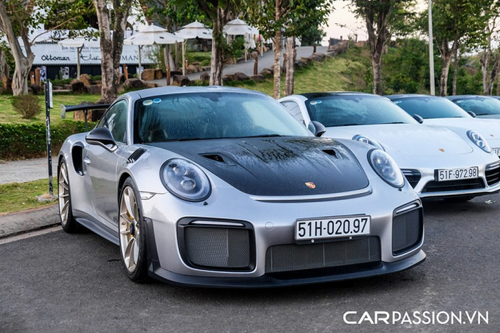 Tại thị trường Việt Nam, giá xe Porsche 911 GT2 RS có mức bán ra khởi điểm 20,19 tỷ đồng, chưa bao gồm những trang bị tùy chọn.