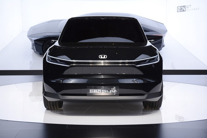 Mẫu xe điện Honda e:N SUV Prologue được phát triển dựa trên cơ sở gầm bệ e:N Architecture W dành riêng cho ôtô điện của hãng Honda. Mẫu xe concept này được thiết kế theo phong cách tối giản với tông màu đen chủ đạo.