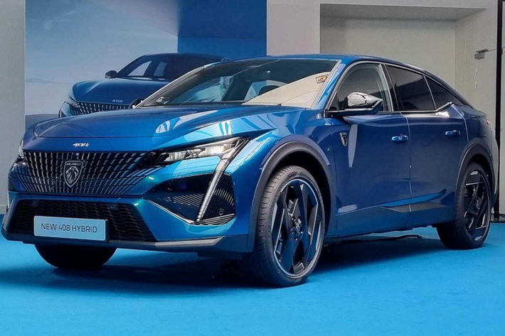 Peugeot 408 2023 mới dành cho thị trường Thái Lan không có tùy chọn động cơ xăng thông thường. Thay vào đó, mẫu xe này sẽ được phân phối ở Thái Lan với hệ truyền động plug-in hybrid (PHEV) tiết kiệm xăng.