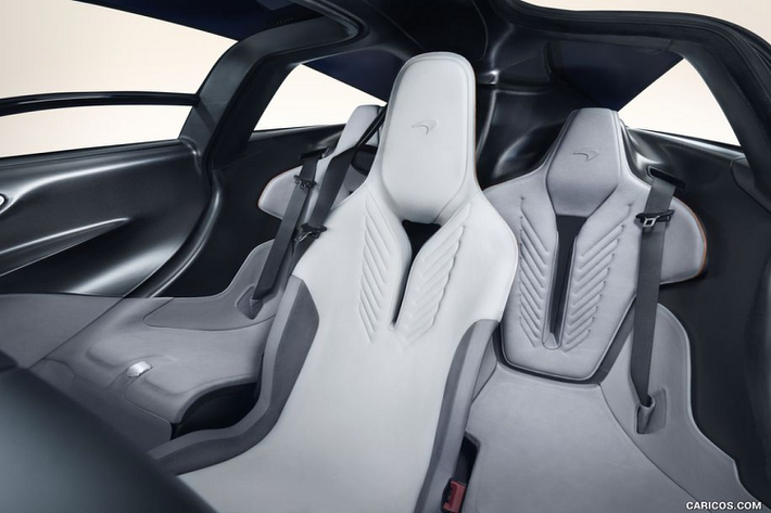 Sức mạnh kể trên cộng với trọng lượng khô chỉ 1.430 kg, McLaren Speedtail có thể tăng tốc từ 0-300 km/h trong thời gian chỉ 12,8 giây. Như vậy, McLaren Speedtail có thời gian tăng tốc nhanh hơn 0,3 giây so với Bugatti Chiron vốn sở hữu công suất tối đa 1.479 mã lực. Ngoài ra, McLaren Speedtail còn có vận tốc tối đa 402 km/h.
