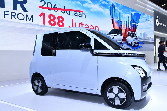 Tuy nhiên, Wuling chỉ xuất khẩu xe sang các thị trường tay lái nghịch (vô lăng nằm bên phải). Do đó, cơ hội để Wuling Air ev sản xuất tại Indonesia được bán ở Việt Nam khá thấp.