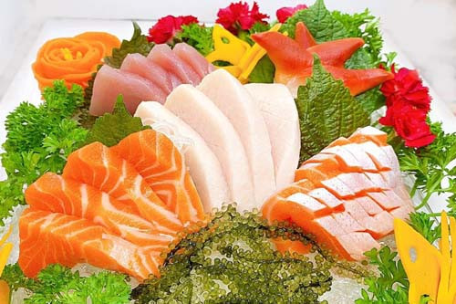 Dù vậy, món ăn vẫn có thể chứa kí sinh trùng, gây ngộ độc thực phẩm. Do vậy, những người hệ miễn dịch yếu, hệ tiêu hóa không tốt nên tránh ăn thịt sống nói chung, sashimi nói riêng.