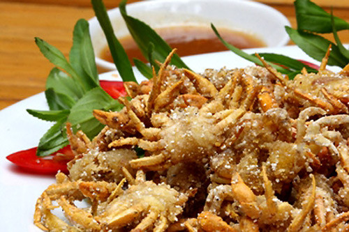 Ăn cua khi bị cao huyết áp. Gạch cua có chứa nhiều cholesterol nên người huyết áp cao, bệnh tim mạch, cần hạn chế ăn cua. Ảnh: phunuonline