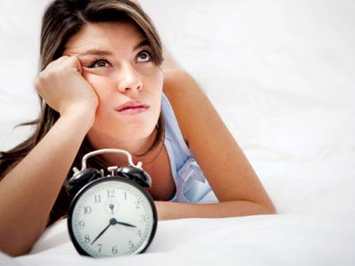 Khó ngủ. Khi thận không được lọc đúng cách, chất độc không được lọc qua đường tiểu mà ở lại trong máu nhiều hơn. Đây là lý do dẫn đến việc khó ngủ. Ngoài ra, bệnh nhân bị suy thận ở giai đoạn sau thường có nhiều tác động đến hơi thở, gây ngưng thở khi ngủ.