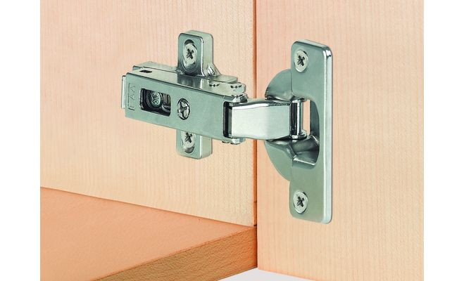 Dưa chuột có thể thay thế dầu máy. Nếu bạn khó chịu vì tiếng cót két của cánh cửa nhà, hãy dùng một ít nước ép dưa chuột nhỏ vào bản lề, tiếng cót két sẽ biến mất như ảo thuật.