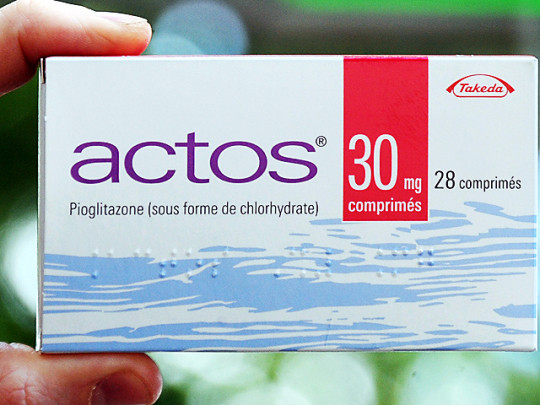 ACTOS (tên cũ là Avandia). Chỉ định: điều trị bệnh tiểu đường type 2. Tác dụng phụ: phù, nứt gãy xương ở phụ nữ, suy tim, tăng nguy cơ đau tim (43%), thiếu máu, tăng cân, nguy cơ ung thư bàng quang.