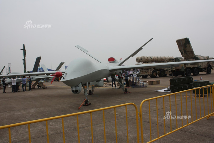 Mẫu UAV Trung Quốc này được giới thiệu có khả năng mang theo 12 tên lửa, thời gian hoạt động liên tục khoảng 20 giờ. Mẫu UAV này được cho là đã xuất khẩu cho Pakistan nhưng một chiếc đã bị rơi trong quá trình thử nghiệm. Ảnh: Sina.