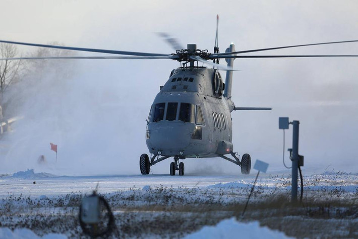 Theo Bộ Quốc phòng Nga, Tập đoàn Trực thăng Nga - Russian Helicopters đã hoàn tất việc thử nghiệm nguyên mẫu "ngựa thồ đường không" mới cho quân đội nước này là Mi-38T - biến thể quân sự của dòng trực thăng vận tải Mi-38. Những hình ảnh đầu tiên về biến thể Mi-38T cũng được Russian Helicopters công bố vào cuối tuần này. Nguồn ảnh: Sina.