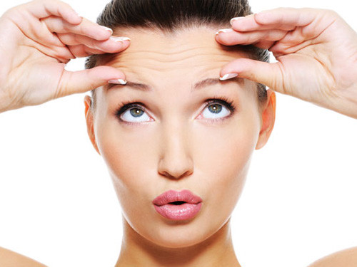 Da dần mất cảm giác. Khuôn mặt của bạn sẽ không tê cứng nhưng thực sự thì các dây thần kinh trong da sẽ giảm, dẫn đến việc cảm giác của làn da không được nhanh nhạy nhiều như trước đó.