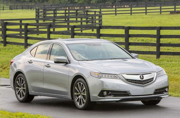 9. Acura TLX 2015 ($30,995): Các tính năng tiêu chuẩn của Acura gồm động cơ 2.4L, 4 bánh phanh ABS và hệ thống kiểm soát độ bám đường...
