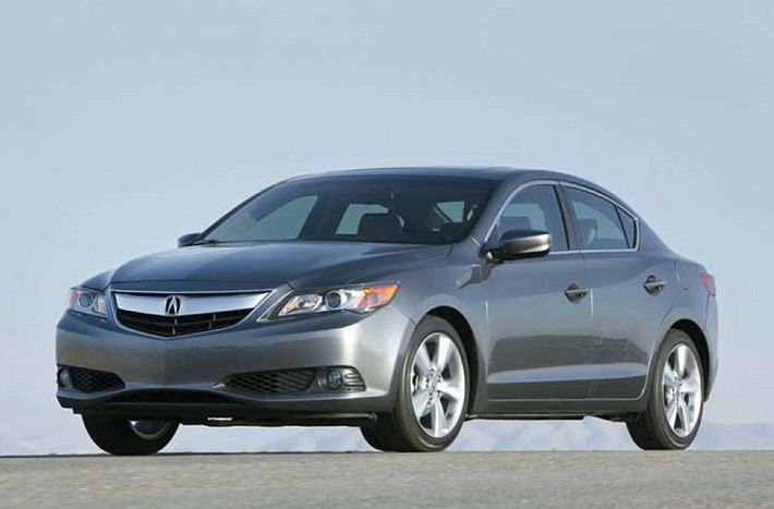 3. Acura ILX 2015 ($26,900): Xe sử dụng động cơ 4 xi-lanh phẳng, dung tích 1,5 lít, sản sinh công suất tối đa 90 mã lực và mô-men xoắn cực đại 131 Nm.