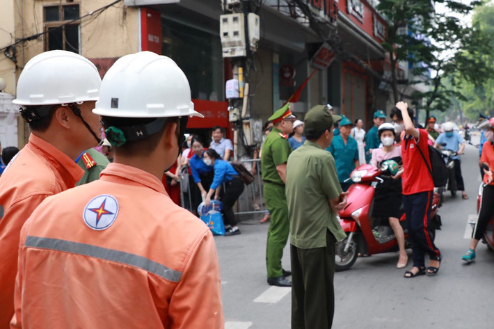 Các lực lượng chức năng được tăng cường đảm bảo an ninh an toàn, chống ùn tắc và mất điện.